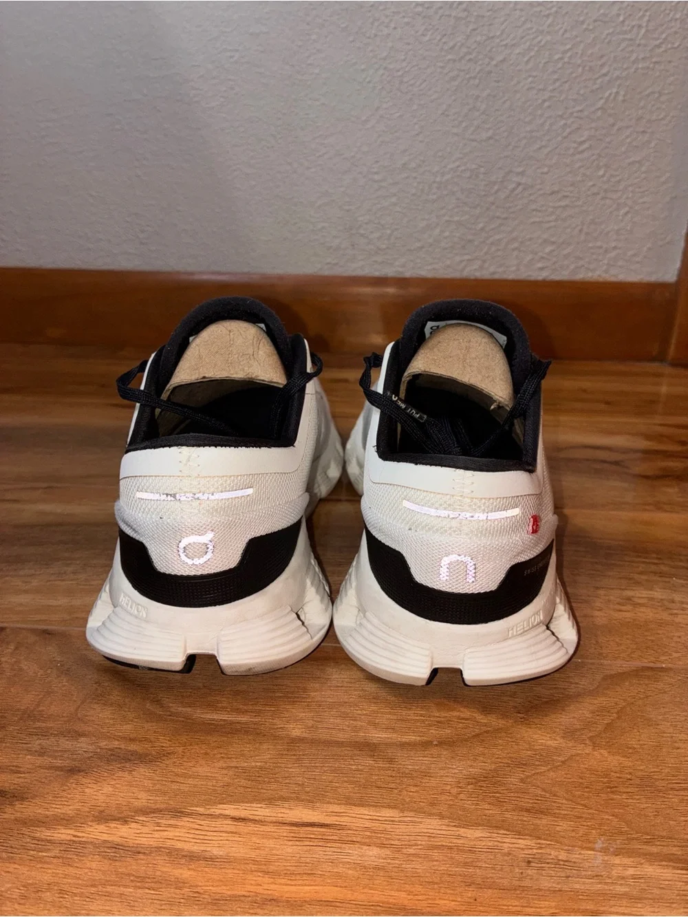 On Cloud X Women’s Athletic Training Shoe Sneakers, white- size 8
